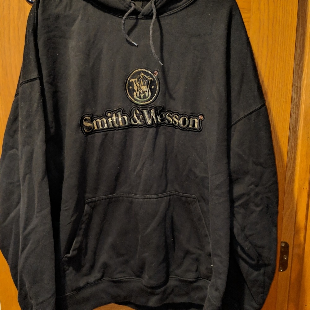 Mens 2XL Smith & Wesson hoodied sweatshirt